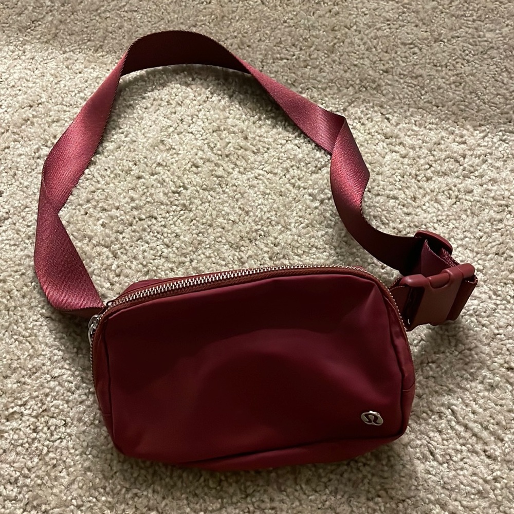 Lululemon Belt Back in Muller Wine